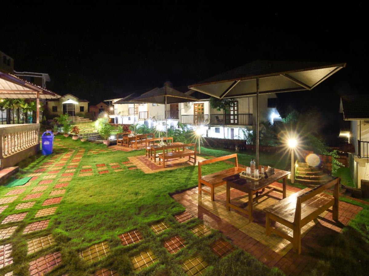 Wada Chirebandi Hotel Gimvi Екстериор снимка