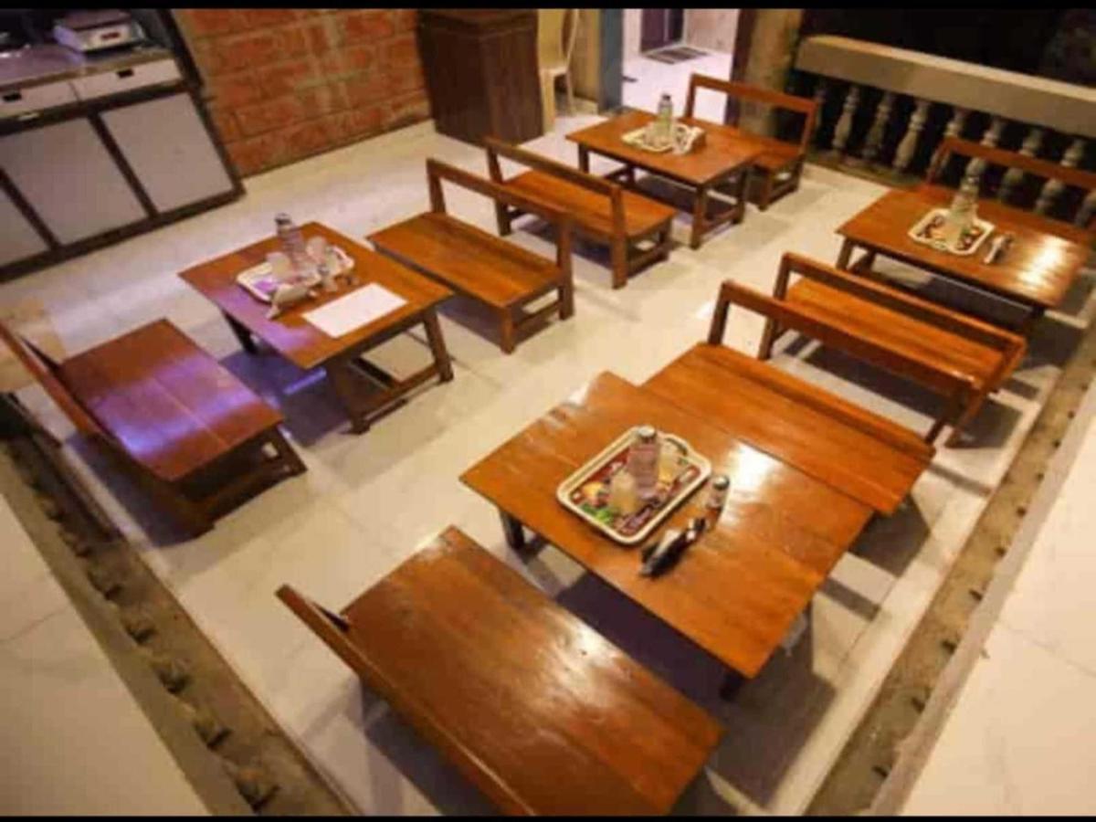 Wada Chirebandi Hotel Gimvi Екстериор снимка