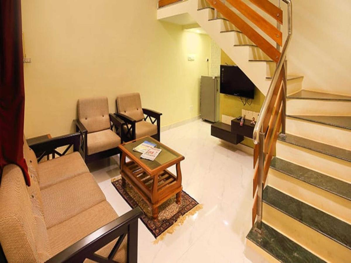 Wada Chirebandi Hotel Gimvi Екстериор снимка