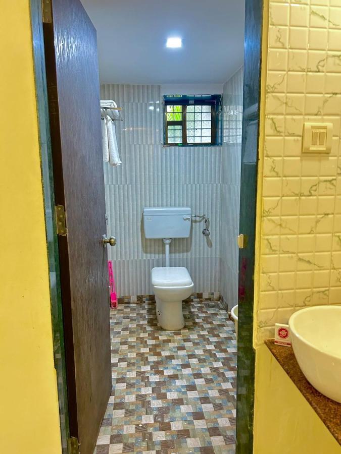 Wada Chirebandi Hotel Gimvi Екстериор снимка