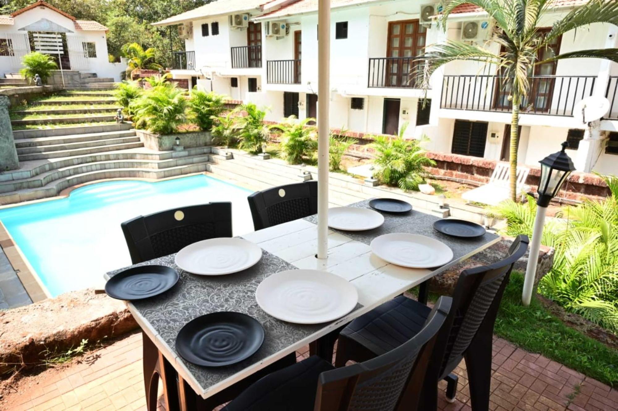 Wada Chirebandi Hotel Gimvi Екстериор снимка