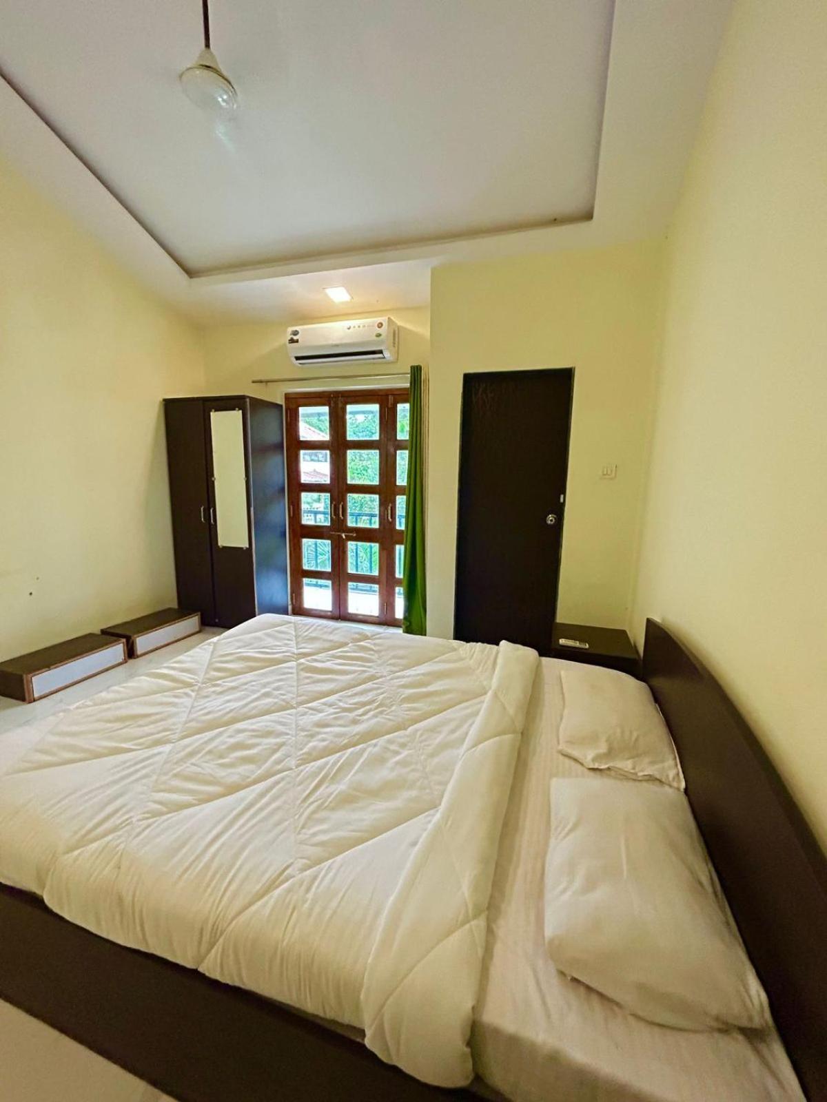 Wada Chirebandi Hotel Gimvi Екстериор снимка