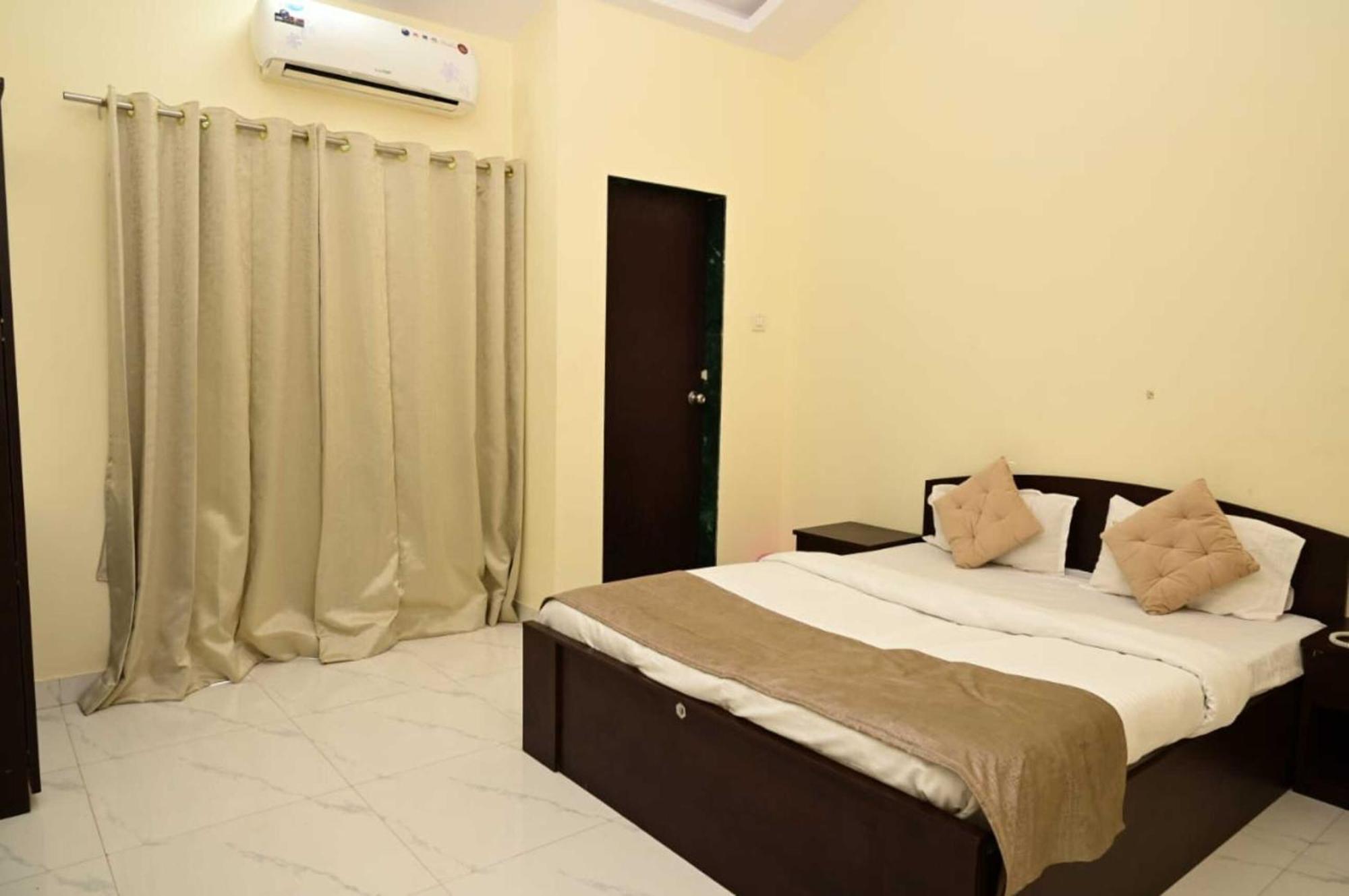 Wada Chirebandi Hotel Gimvi Екстериор снимка
