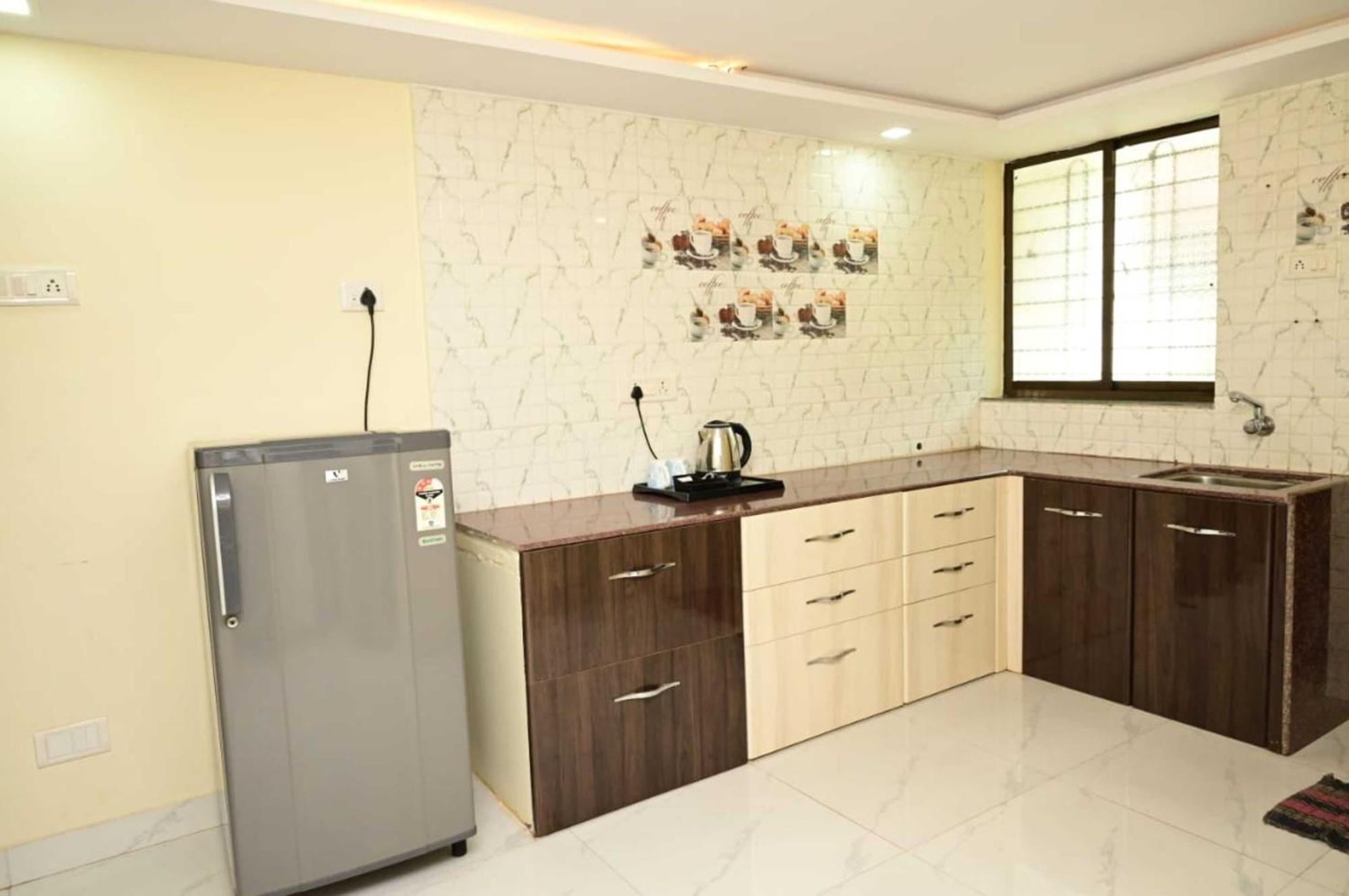Wada Chirebandi Hotel Gimvi Екстериор снимка