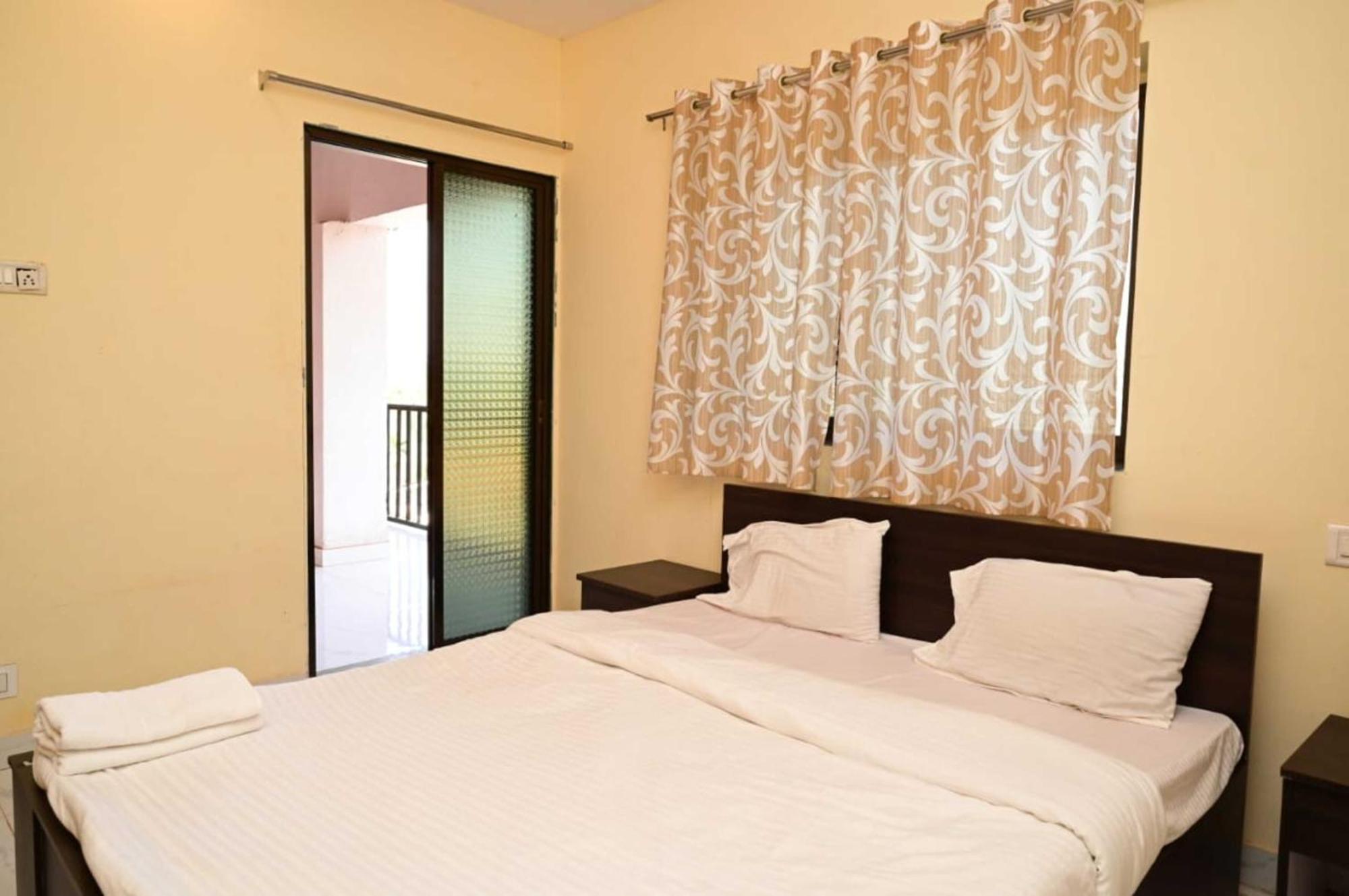 Wada Chirebandi Hotel Gimvi Екстериор снимка