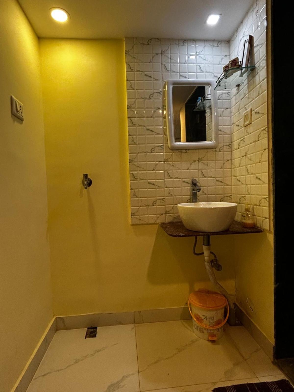 Wada Chirebandi Hotel Gimvi Екстериор снимка