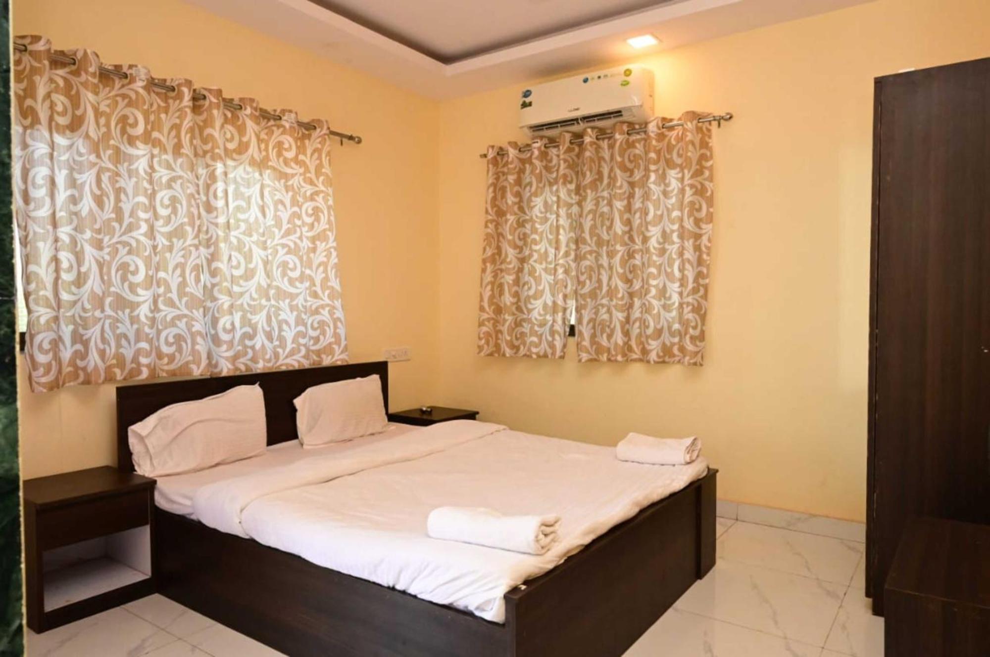 Wada Chirebandi Hotel Gimvi Екстериор снимка