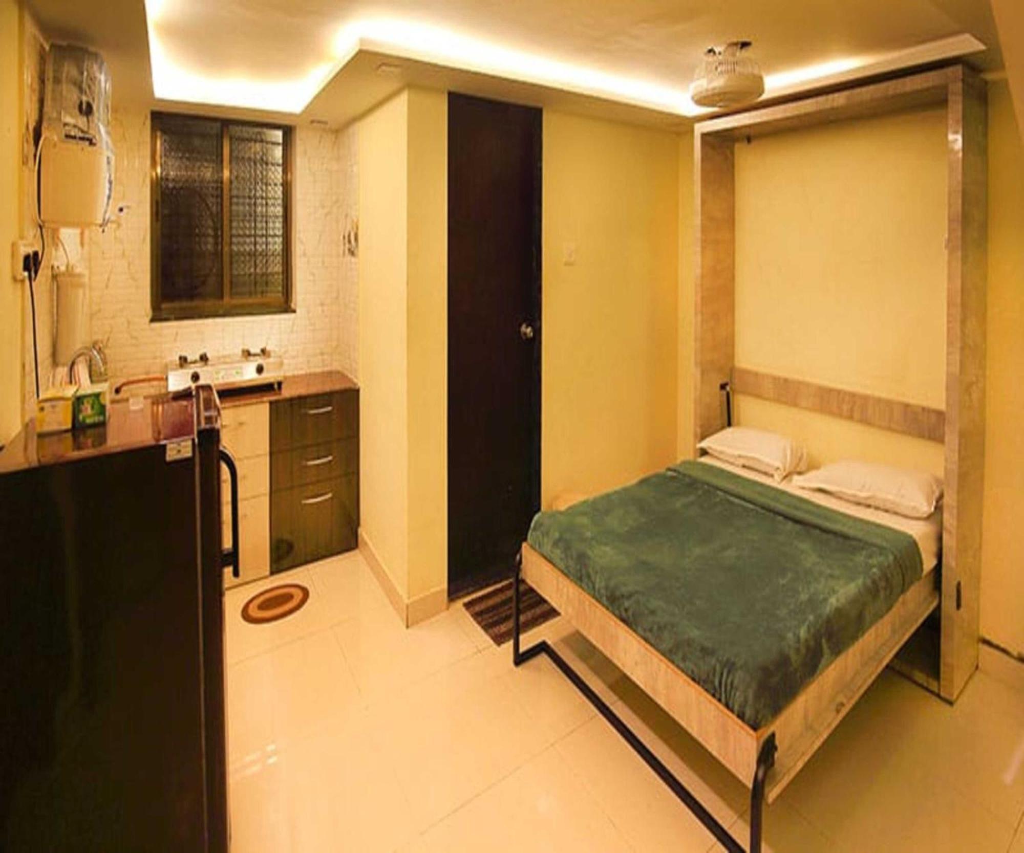 Wada Chirebandi Hotel Gimvi Екстериор снимка