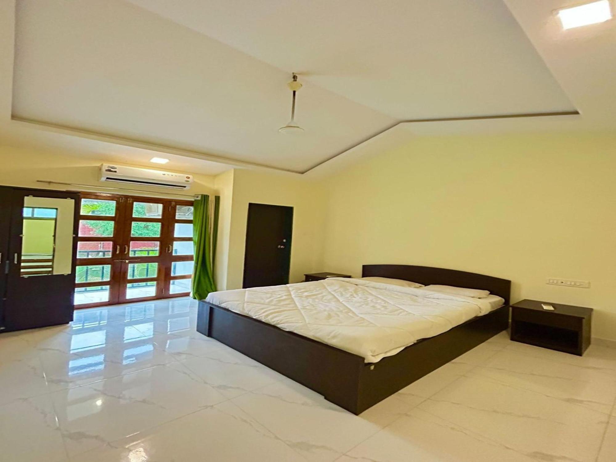 Wada Chirebandi Hotel Gimvi Екстериор снимка