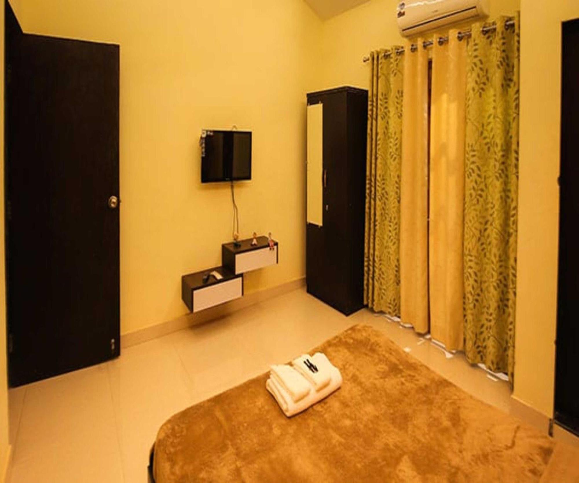 Wada Chirebandi Hotel Gimvi Екстериор снимка